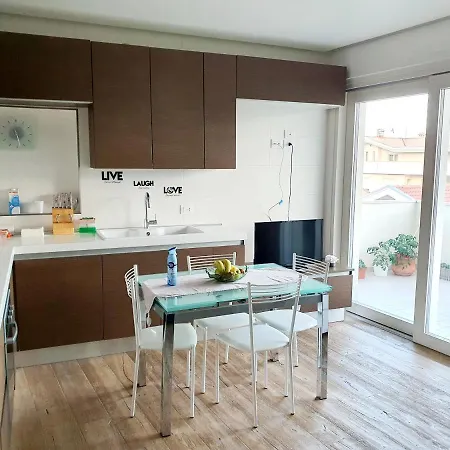 Appartamento Montesilvano Apartment *